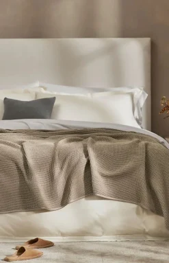 Waffle Bed Blanket in Oak