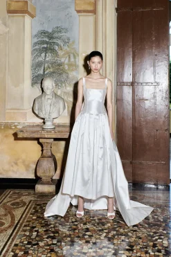 Watteau Train | STYLE 135