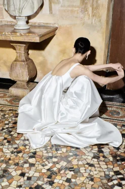 Watteau Train | STYLE 135