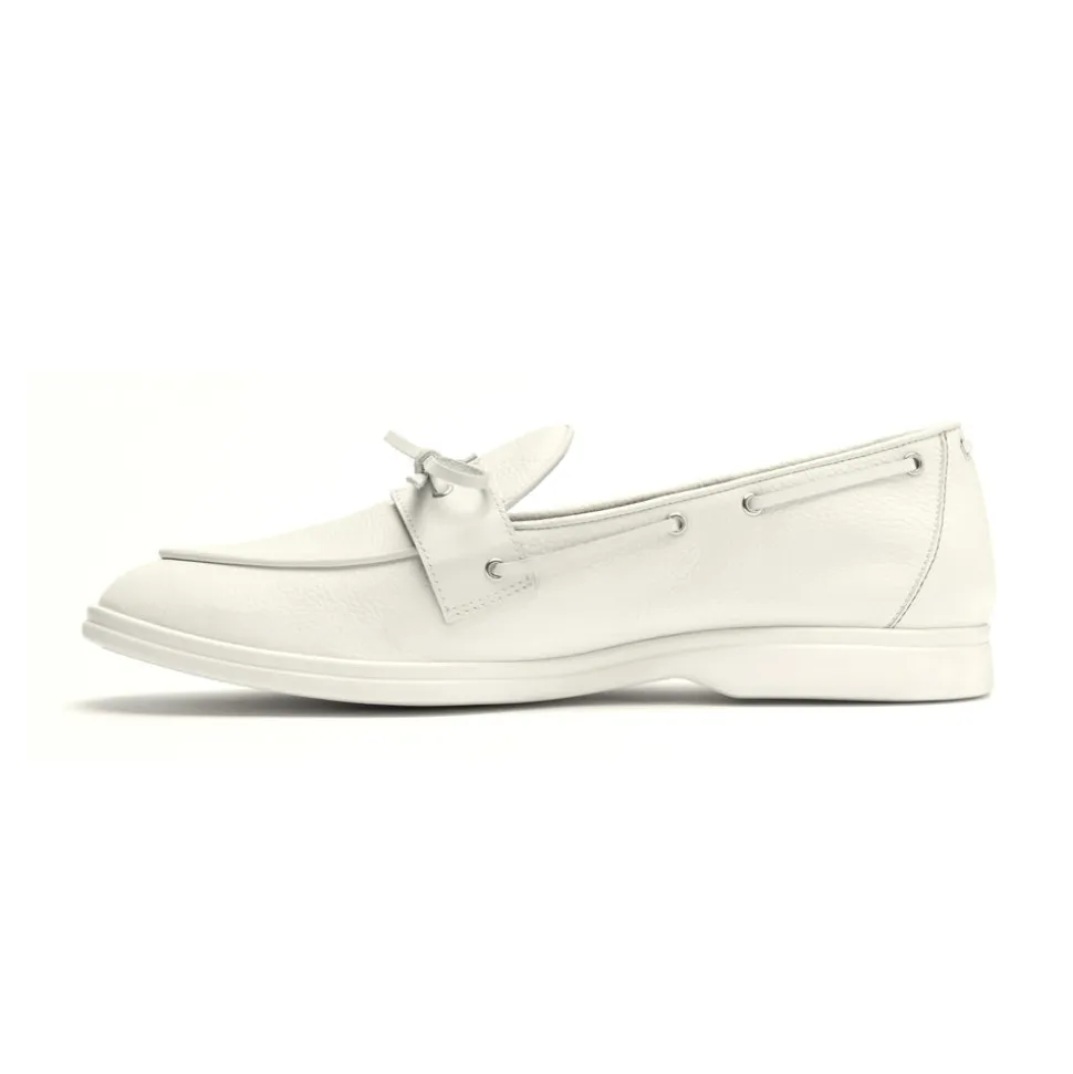 Women's Vintage White Pebbled Leather Barca Yacht Loafer